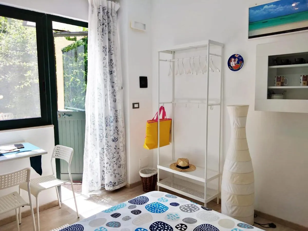 Il Giardino Di Laura Private Rooms Mondello 0*,